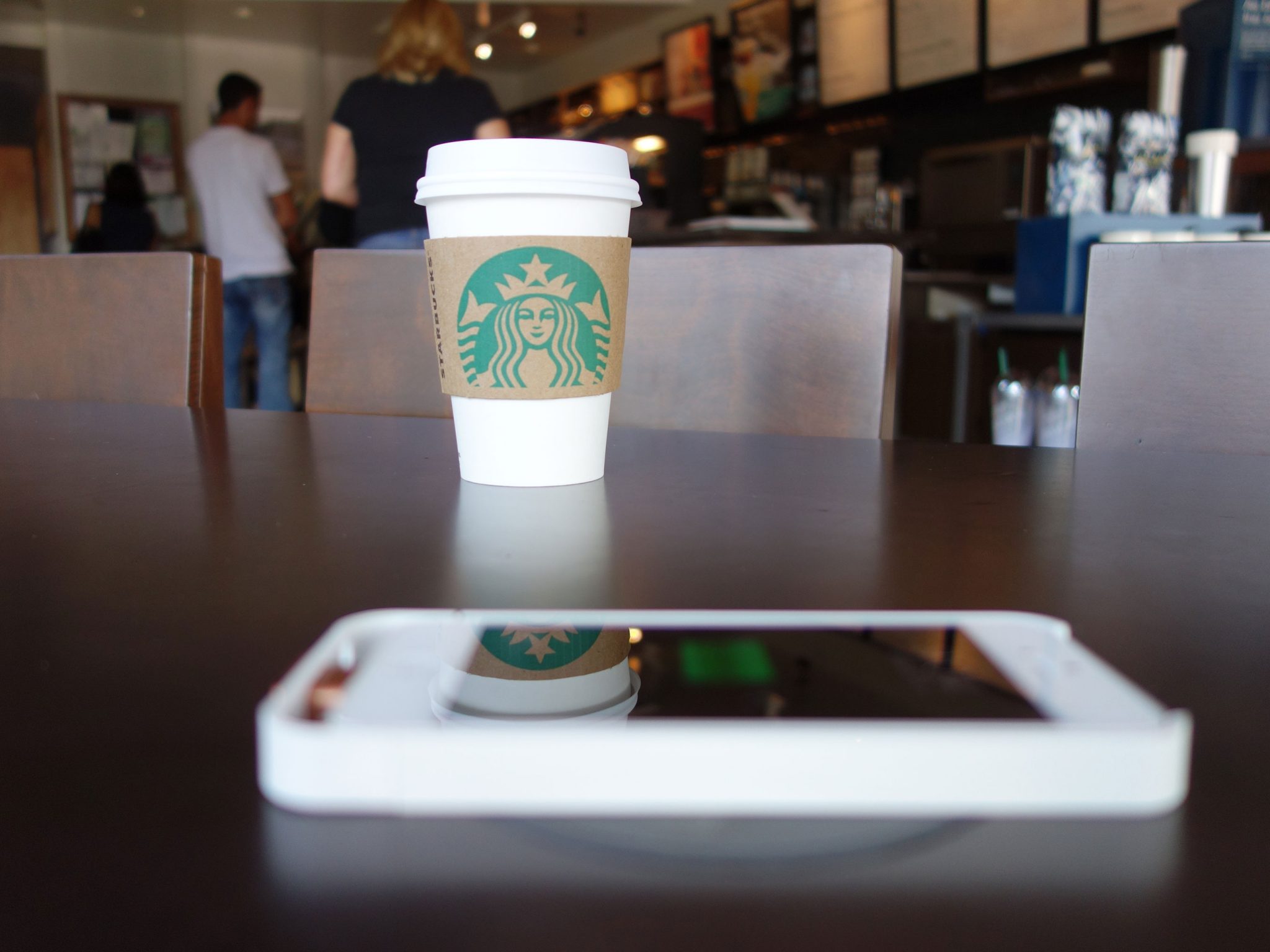 Starbucks to Hook Up Wireless Charging Stations in Shops The